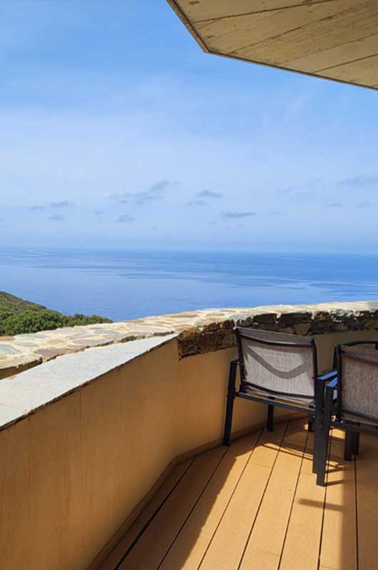 Appartamento nuovo, molto confortevole e climatizzato con terrazza vista mare e 2 camere da letto par Locations Cap Corse