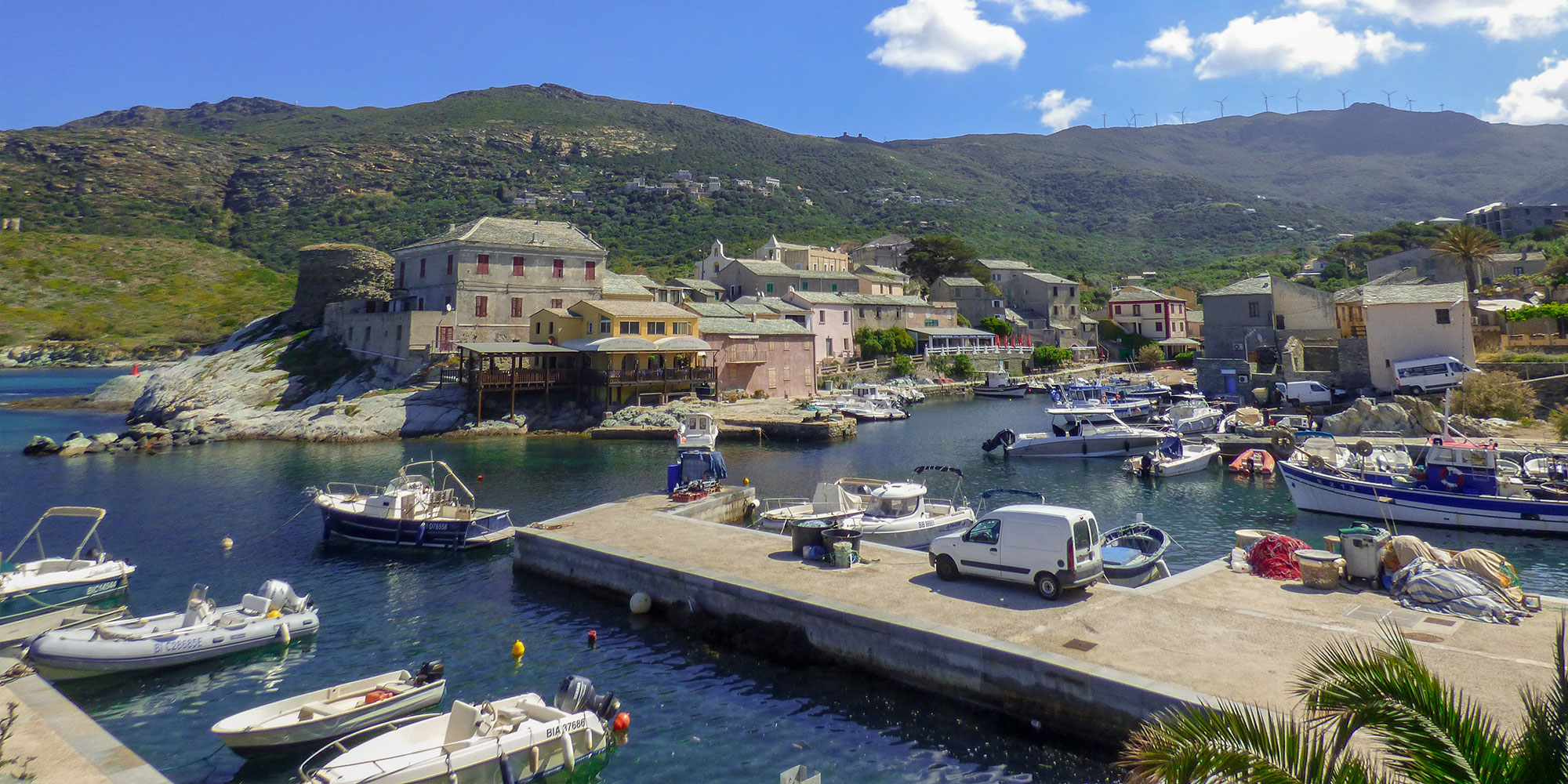 Locations de vacances à Centuri à quelques minutes du port de centuri sur la côte ouest du Cap Corse